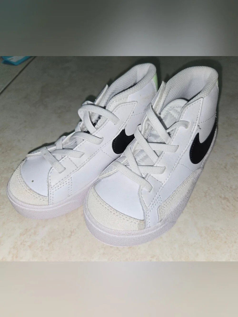 White Nike Blazer Mid '77 sneakers Size 10c Toddler